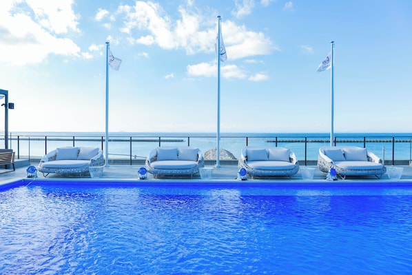 Seasonal outdoor pool