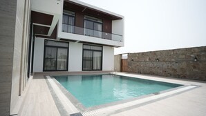 A modern two-story house with a swimming pool. - Angelo's farm (Amer)