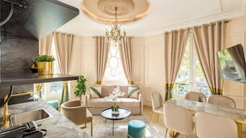 Leilighet, byutsikt | Oppholdsområde | Kontorer