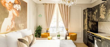 Appartement, vue ville | Coin séjour | Espaces bureaux