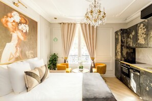 Appartamento, vista città | Area soggiorno | Studio