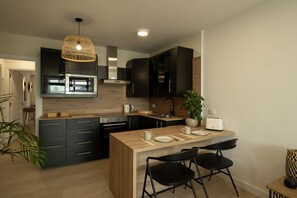 Fridge, microwave, oven, coffee/tea maker