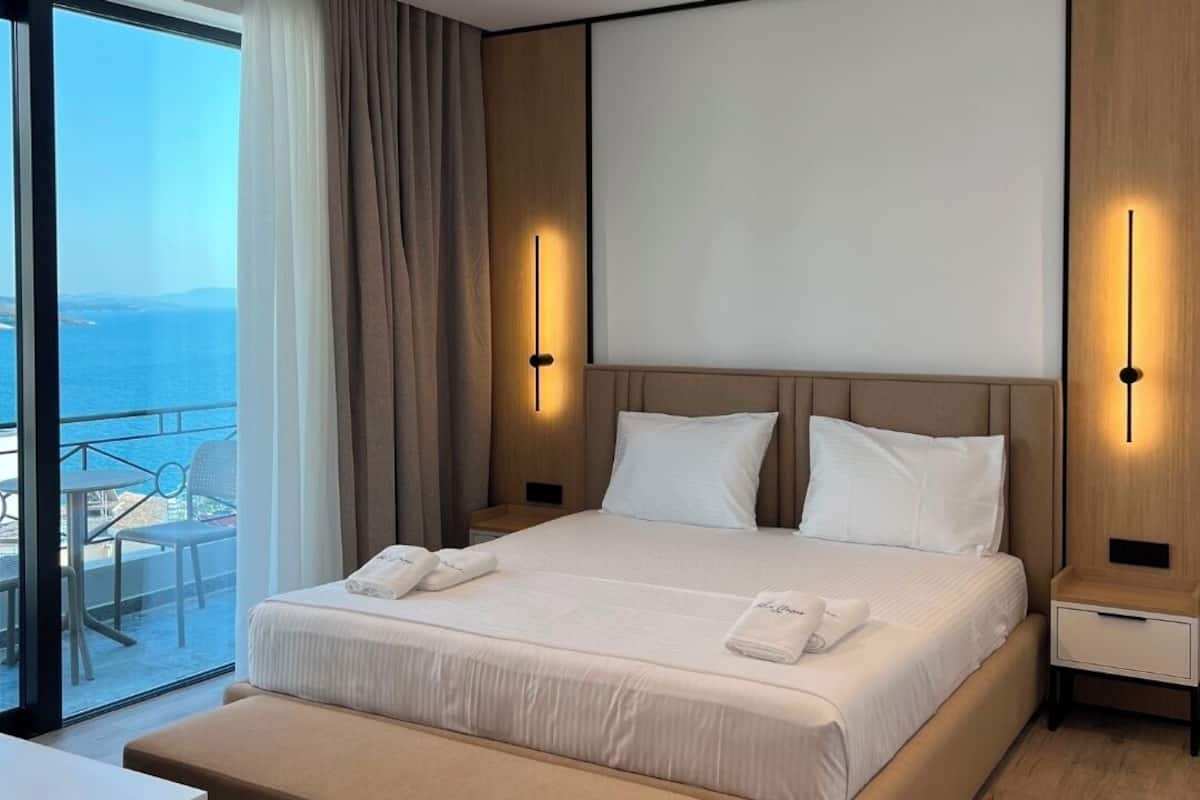 Superior Double Room, Partial Sea View