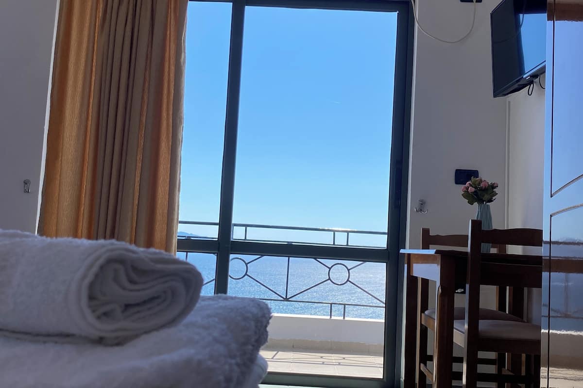 Tripla panoramica, balcone, vista mare | Biancheria da letto ipoallergenica, Wi-Fi gratuito, lenzuola