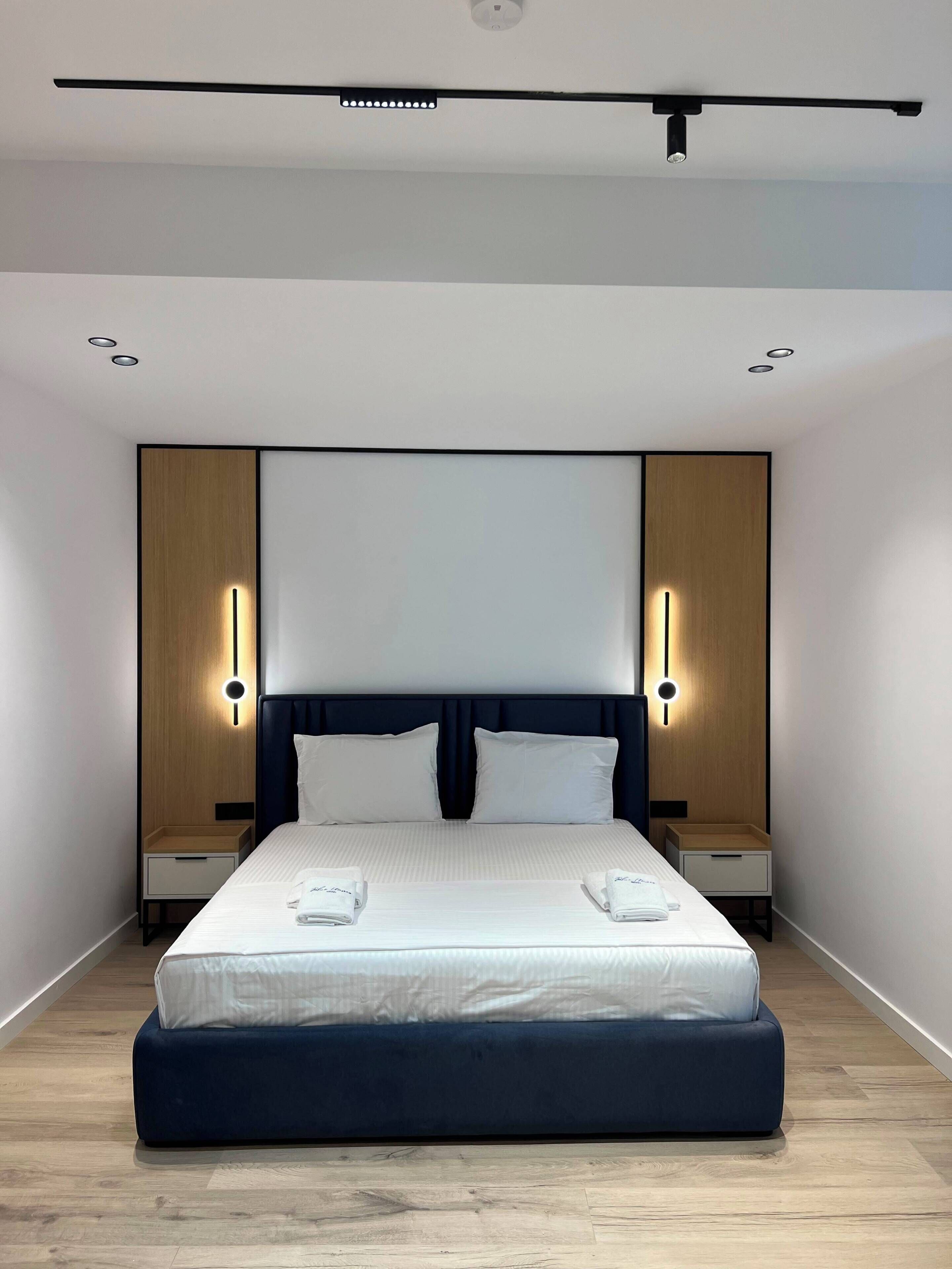 Luxury Suite, Sea View | Hypo-allergenic bedding available, WiFi (free), bed sheets