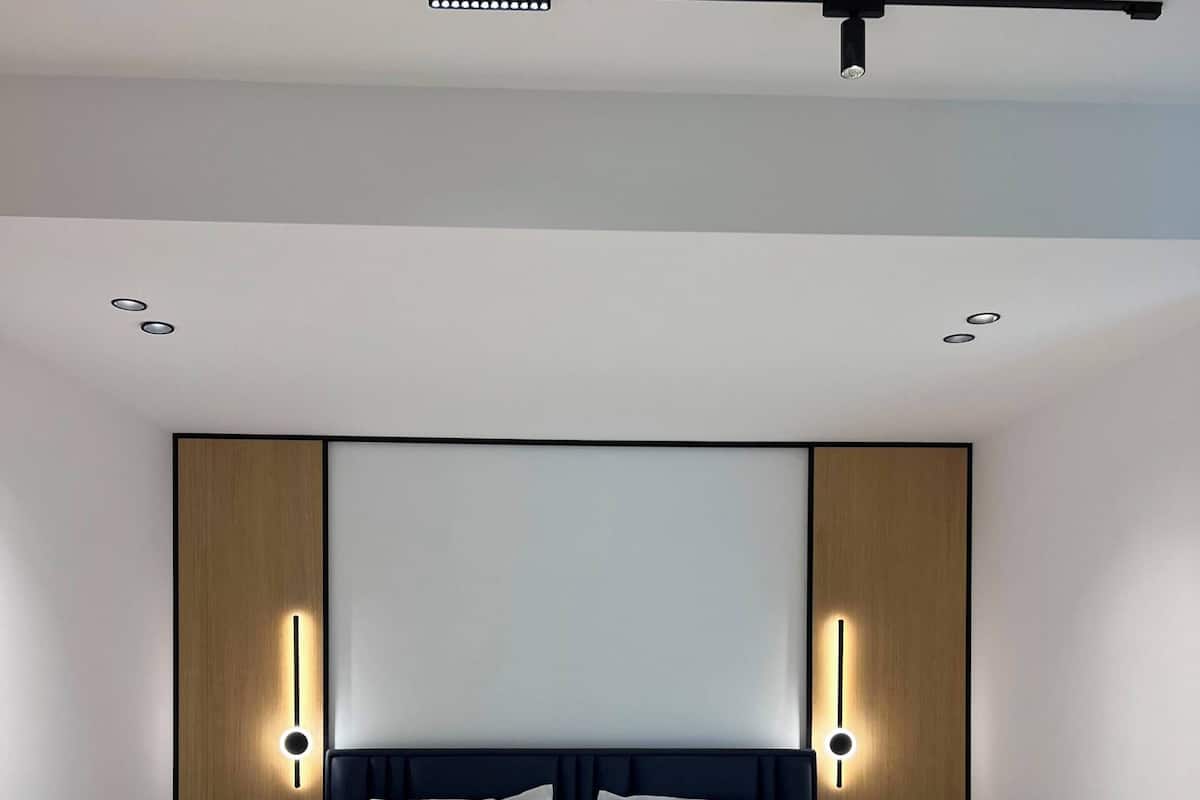 Luxury Suite, Sea View | Hypo-allergenic bedding available, WiFi (free), bed sheets