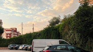 Free self parking - Blue Waves Hotel & Suites (Sarandë)
