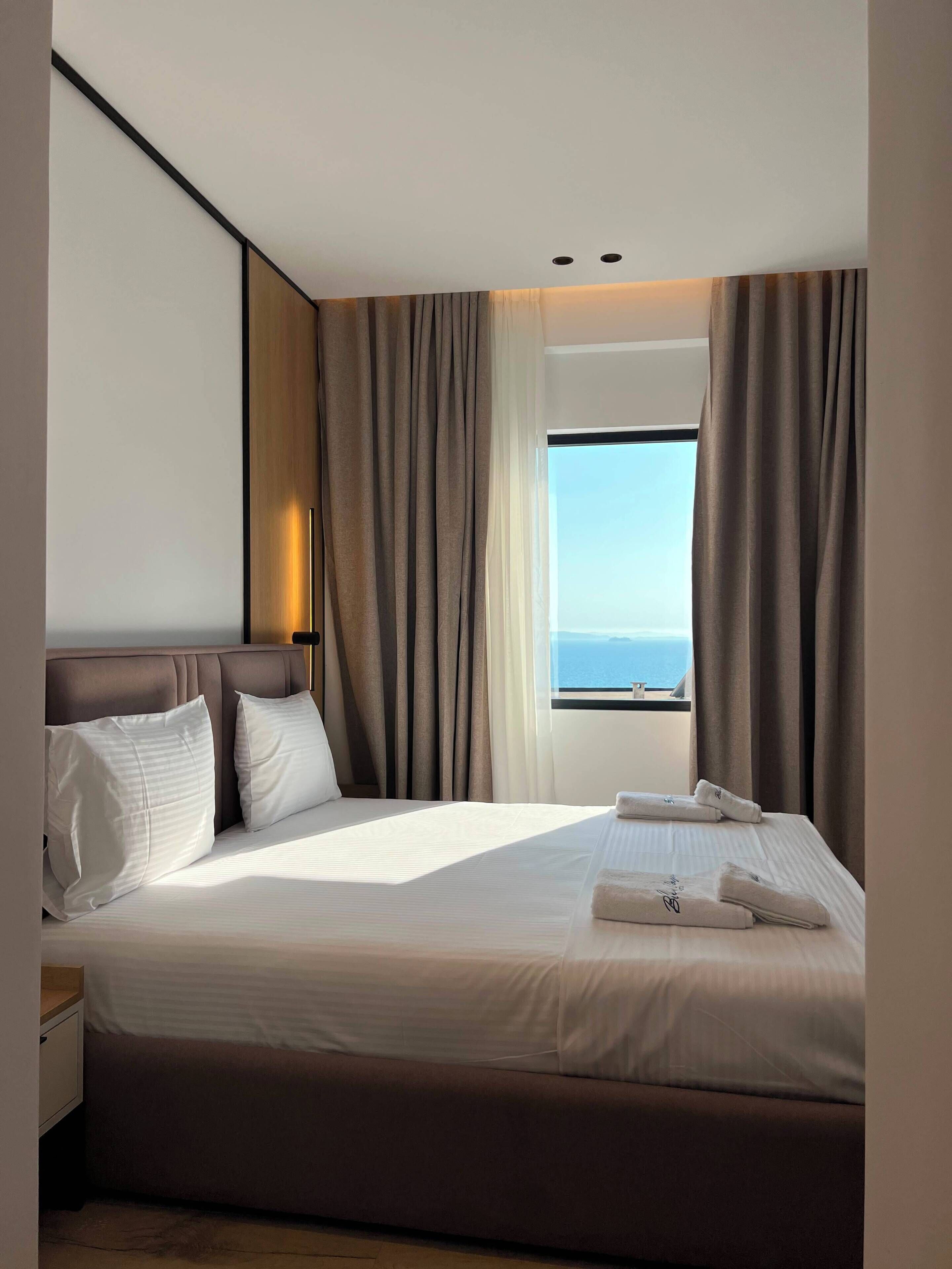 Quarto casal luxo, vista para o mar | Roupas de cama antialérgicas, escrivaninha, Wi-Fi de cortesia