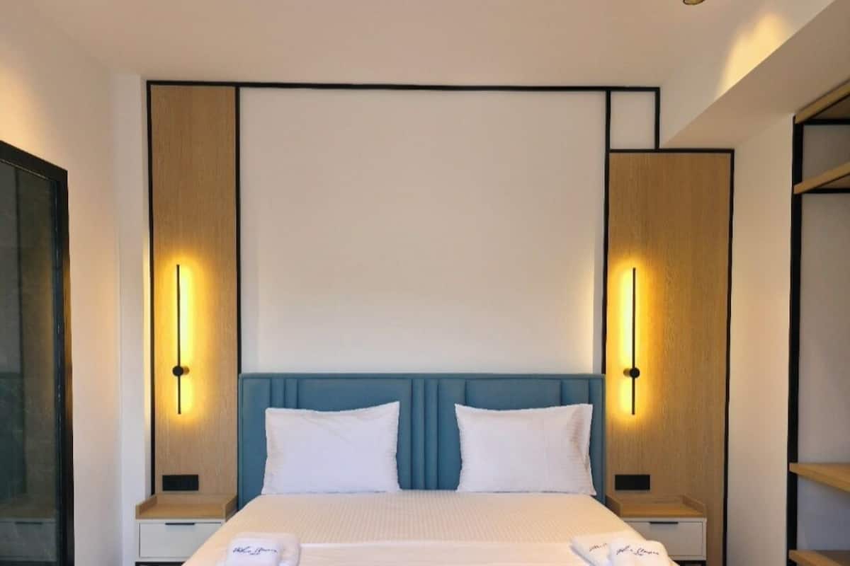Deluxe Double Room, Partial Sea View