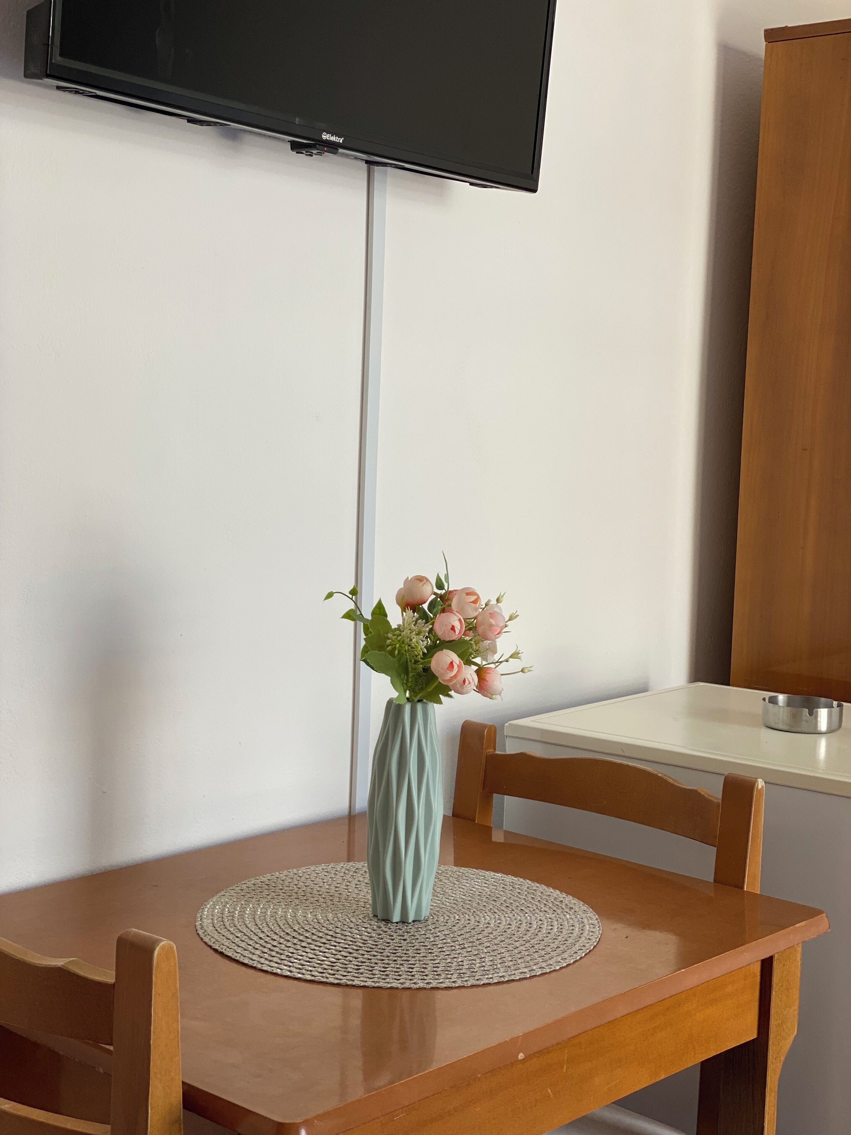 Hypo-allergenic bedding, free WiFi, bed sheets, wheelchair access