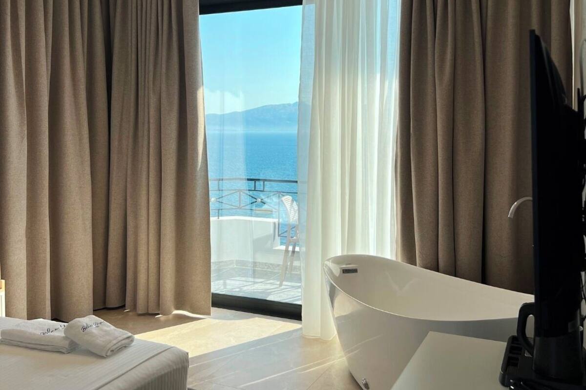 Deluxe Suite, Hot Tub