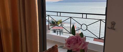 Hypo-allergenic bedding, free WiFi, bed sheets, wheelchair access