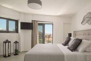 4 habitaciones, tabla de planchar con plancha y cuna de viaje 