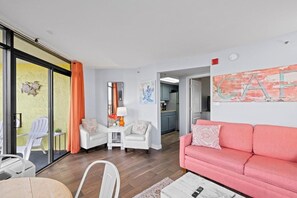 TV - Ocean View Corner King Suite Sleeps 4 (Myrtle Beach)