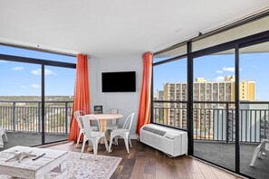 Interior - Ocean View Corner King Suite Sleeps 4 (Myrtle Beach)