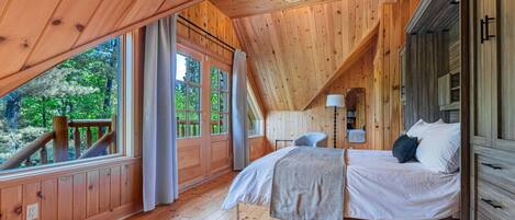 6 slaapkamers, een bureau, reisbedje, wifi