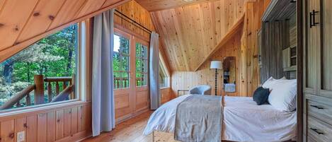 6 室のベッドルーム、デスク、旅行用ベビーベッド、WiFi