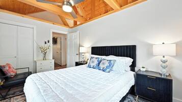 3 bedrooms, iron/ironing board, free WiFi, bed sheets
