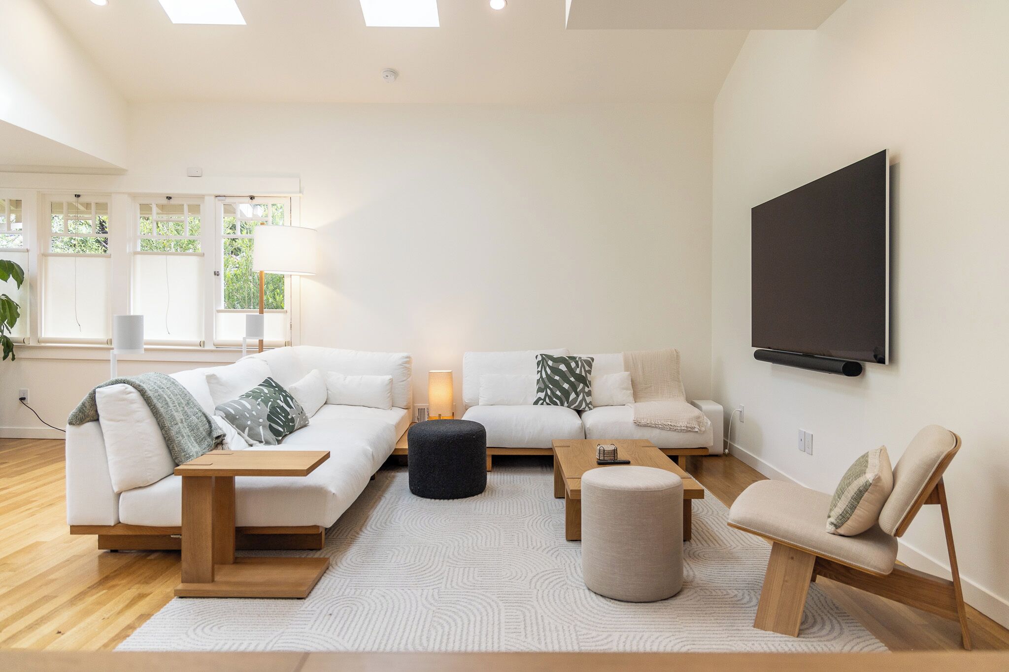 Smart TV, music library, stereo