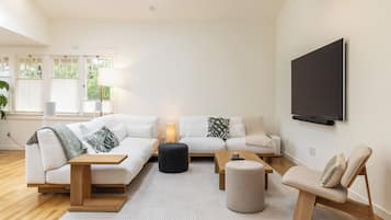 Smart TV, music library, stereo