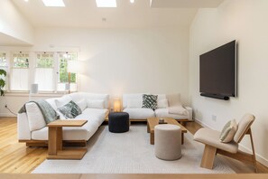 TV connectée, médiathèque, chaîne hi-fi