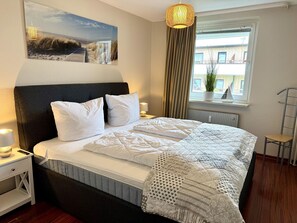 2 bedrooms, WiFi - Seaside - Central 2-room app. for 2-4 pers. with balcony and WLAN (Sylt)