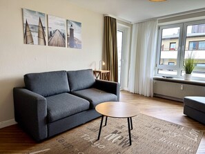 TV - Seaside - Central 2-room app. for 2-4 pers. with balcony and WLAN (Sylt)