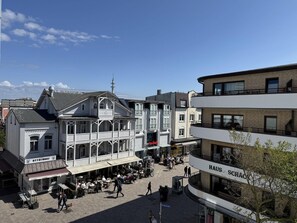 A building with a balcony and a sign that reads "HAUS SCHAC". - Seaside - Central 2-room app. for 2-4 pers. with balcony and WLAN (Sylt)