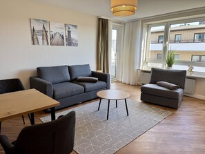 TV - Seaside - Central 2-room app. for 2-4 pers. with balcony and WLAN (Sylt)