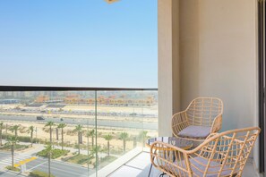 Balcony - Bloomfields 1Br Golfside Getaway DAMAC H (Dubai)