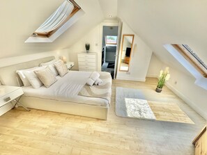 3 bedrooms, iron/ironing board, free WiFi, bed sheets - Modern Three Bed Gem Near Beach - Sleeps 6 - Steam Shower - Fast WiFi - Garden (Bournemouth)