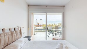 1 chambre, fer et planche à repasser, Wi-Fi gratuit, draps fournis