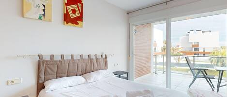 1 chambre, fer et planche à repasser, Wi-Fi gratuit, draps fournis