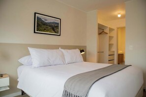2 quartos, ferros/tábuas de passar roupa, Wi-Fi, roupa de cama