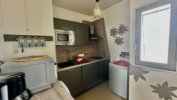 Refrigerador, microondas, horno y lavavajillas