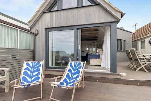 Stunning Beachfront Bungalow  Ocean Views & BBQ