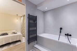 3 chambres, fer et planche à repasser, lit parapluie, Wi-Fi gratuit