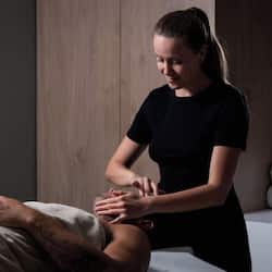 Sauna, vartalohoitoja, aromaterapiaa, klassista hierontaa, kasvohoitoja