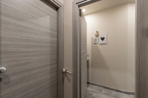 Standard Studio, 1 Double Bed, Balcony | Laptop workspace, iron/ironing board, free WiFi, bed sheets - Cerisola lovely studios in Rapallo (Rapallo)