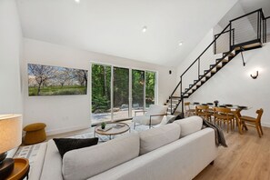 Smart TV, fireplace, DVD player