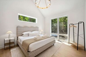 3 bedrooms, iron/ironing board, free WiFi, bed sheets - DoCo Abode-Luxury Wooded Retreat in Egg Harbor (Egg Harbor)