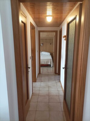 2 bedrooms, iron/ironing board, bed sheets