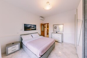 2 quartos, ferros/tábuas de passar roupa, Wi-Fi, roupa de cama