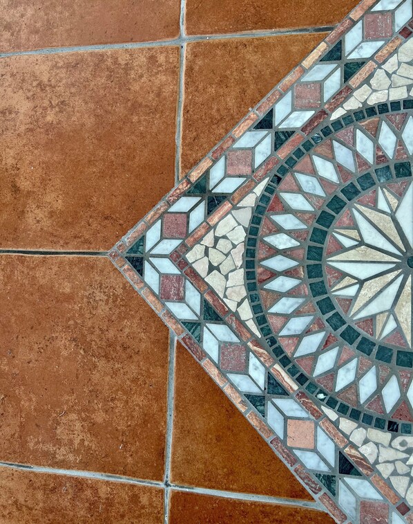 A section of a tiled floor with a geometric pattern. - Infinity Experience: Beautiful House with a Terrace Overlooking the Ocean (Scala)