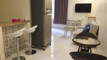 Apartment, Balcony | Desk, free WiFi, bed sheets