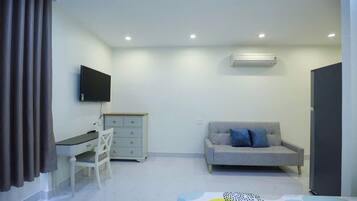 Desk, free WiFi, bed sheets