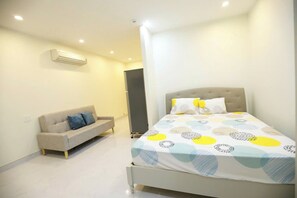 Superior Double Room | Desk, free WiFi, bed sheets - Victoria Hotel & Apartment Bình Dương (Ho Chi Minh City)