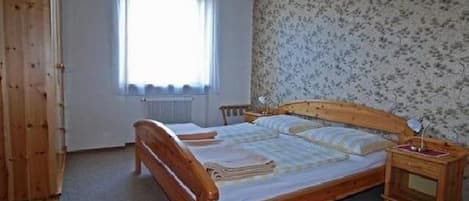 2 bedrooms, WiFi, bed sheets
