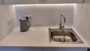 Căn hộ tiện nghi đơn giản | Bếp riêng | Tủ lạnh, lò nướng, bếp nấu, ấm điện