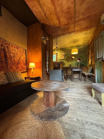 Fireplace. Like a cabin, between forest and river, with a terrace facing the garden.